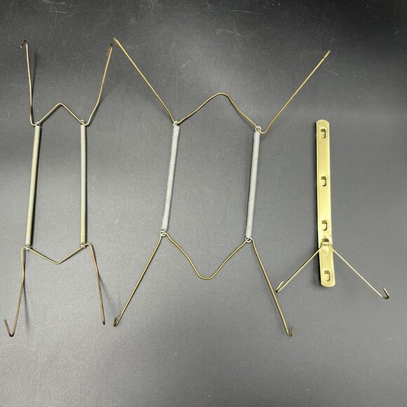 Lot Of 13 Adjustable Wire Plate Hangers Various Shapes & Sizes Double Spring Vtg - Picture 7 of 7
